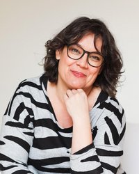 Pascale Müller arbeitet als Stilberaterin und Visagistin in Zürich Pascale Müller arbeitet als Stilberaterin und Visagistin in Zürich